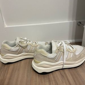 New balance 5740 sea salt with calm taupe color size 8 womens